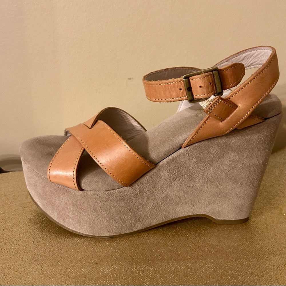 Natural Comfort Wedge Sandals